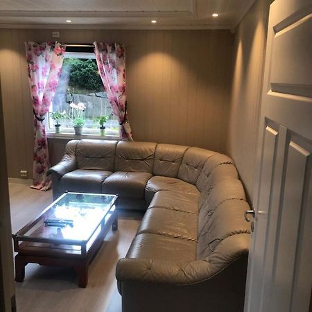Apartament Den Gule Huset Lyngdal Zewnętrze zdjęcie