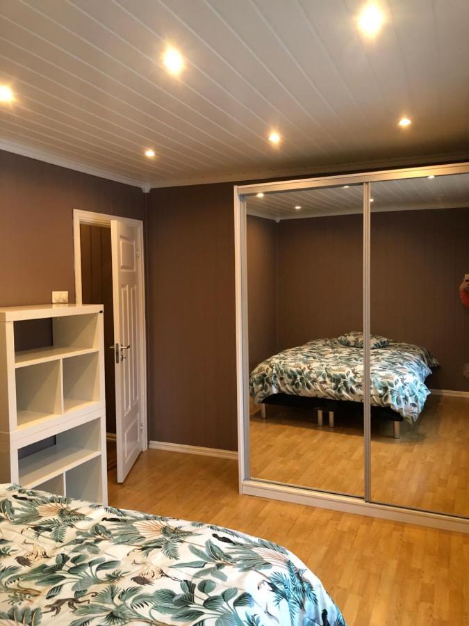 Apartament Den Gule Huset Lyngdal Zewnętrze zdjęcie