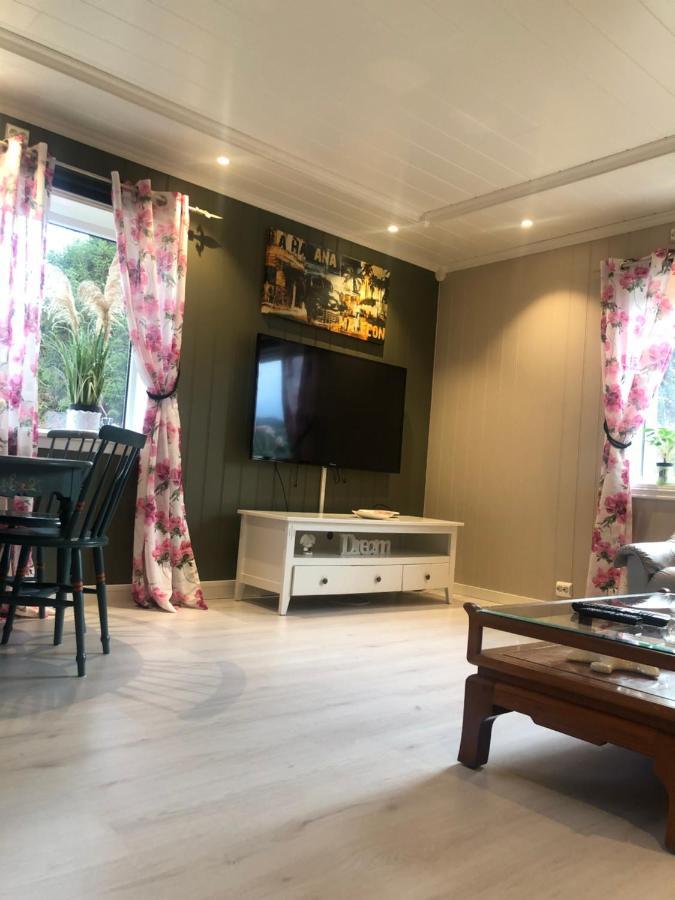 Apartament Den Gule Huset Lyngdal Zewnętrze zdjęcie